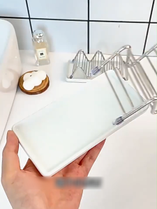 Giá để ráo bọt biển nhà bếp khay đựng xà phòng hình chữ W bằng thép không gỉ đơn giản và dễ vệ sinh.