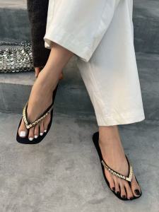 Beach Fashion Flat Bottom Rubber Thong Slippers Womens Outdoor Wear 2025 New Style Solid Color Anti-Slip Casual Foot Cover