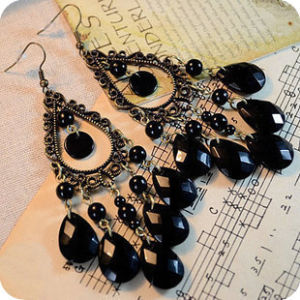 Elegant Long Dangle Earrings Black Tassel Pendant Womens Fashion Jewelry Luxury Feelings Versatile Retro Style Fresh out