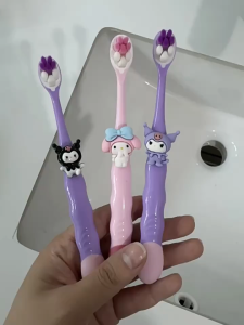 JOYNCLEON Bàn chải đánh răng lông mềm nhân vật Sanrio dễ thương cho trẻ em từ 6-12 tuổi bé trai và bé gái