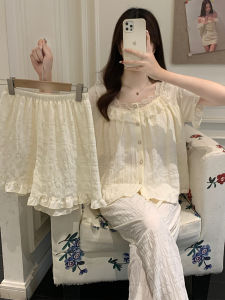 ชุดนอนผู้หญิงแขนสั้นฤดูร้อน 2025 ชุดสามชิ้น ชุดอยู่บ้าน ทรงเจ้าหญิงหวาน พร้อมแผ่นเสริมหน้าอก ใส่กลางแจ้งได้ ผ้าฝ้ายเนื้อเนียน