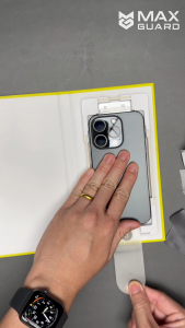 Max Guard ฟิล์มกระจกกันรอย iPhone 17 ทุกรุ่น [Ultra Thin HD] แบบใส ขอบบาง เต็มจอ รับประกันตลอดอายุการใช้งาน