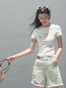OAKMOO | Áo Thun Slim Fit Tay Ngắn Cổ Tròn Logo Độc Đáo Thông Khí