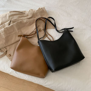 Large Capacity Soft Leather Shoulder Bag Simple Design Commuter Crossbody Bag for Women Vintage Style Student Bag