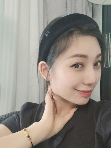 คลิปผมผ้าไหมสีดำสไตล์ฝรั่งเศส ขอบกว้าง ทรงเรขาคณิต สไตล์สตรีท แฟชั่น วัสดุอื่นๆ ราคา 101-200 หยวน