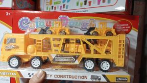 Hộp xe Container chở 4 xe công trình (chạy trớn)