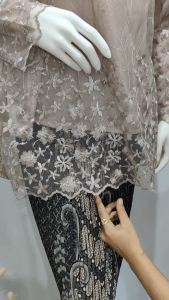 Kebaya Tunik / Tunik Brokat / Kebaya Modern / Kebaya tile / Kebaya Favorite / Batik Couple