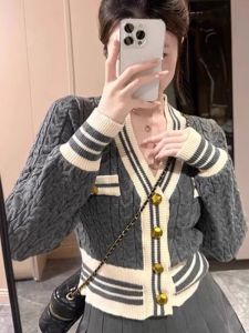 Classic Style Cable Stitch Sweater Cardigan Coat Womens Winter 2023 New Arrival Elegant Contrast Color V-neck Short Knitting Tops
