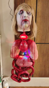 (1 ตัว) หน้าแก่ผมสั้นสีทอง หุ่นผีกระสือ กระสือปลอม ผีกระสือ กระสือ หุ่นผี แต่งบ้าน ของเล่นแกล้งคน ฮาโลวีน fake Thai ghost halloween m24