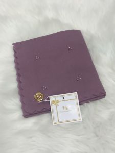Hijab segiempat Swarovski atas bawah Hasian scarves