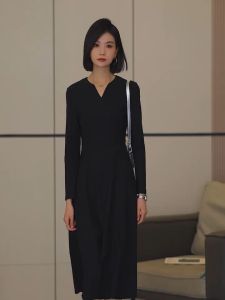 Đầm công sở tay dài cổ V thiết kế dáng xòe đơn giản