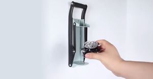 Smasher Crusher สำหรับอลูมิเนียม Seltzer และ Can Crusher เครื่องหนีบกระป๋อง ยอดฮิ้วกระชับ 2 ประเภท พร้อมที่เปิดขวด