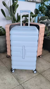 Vali du lịch có sức chứa lớn.Thích hợp cho các chuyến công tác đi chơi đi học. Chất liệu PC