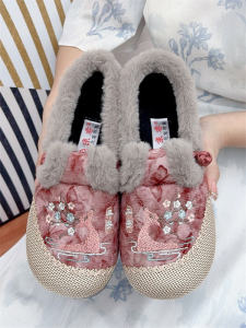 สไตล์จีนใหม่ หนาขึ้น ฤดูหนาว ผู้หญิง รองเท้าผ้าปักกิ่งปัก ชุดฮั่นฝู รองเท้ารองเท้าแม่วัยกลางคนแบบดั้งเดิม