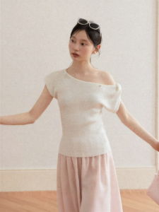 Cantonstory | White Off-shoulder Fitted Knit Top
