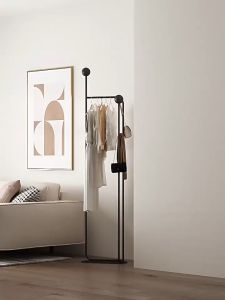 ไม้แขวนเสื้อสูงจากพื้นจรดเพดานหรูหราไม้แขวนเสื้อสําหรับห้องนั่งเล่นในร่มไม้แขวนเสื้อสําหรับห้องนอนของค