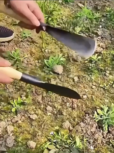 ซื้อ 2 ชิ้น ถูกลงเสียมกึ่งมีด สำหรับขุดดิน พรวนดิน อุปกรณ์ปลูกต้นไม้ พลั่วขุดดิน เสียมกึ่งมีด ในกระถาง หรือพื้นที่เล็กๆ ทำสวนผัก สวนดอกไม้