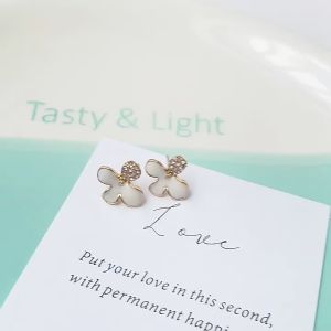 S925 silver needle Japanese and Korean ins style small flower feminine temperament simple and beautiful flower diamond earrings