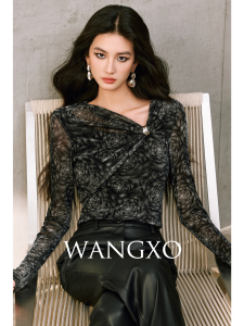 WANGXO | Áo Thun Velvet Mềm Mại Họa Tiết Hoa Hồng Retro Asymmetrical Ruffle Patch