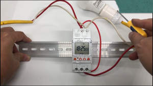 Timer 24h 7 ngày TM928SBKL cặp tiếp điểm 30A Sinotimer cài theo giây LCD lớn có đèn nền