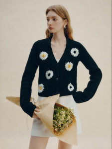 FAMANXUAN | Hand-embroidered Daisy V-neck Knit Cardigan Women