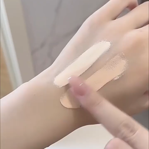 ครีมรองพื้น รองพื้นบีบีครีม พร้อมครีมกันแดดหน้า และ คอนซีลเลอร์ แบบน้ำ - ปกปิดดี รองรับปกปิดริ้วรอยสิว จุดด่างดำ