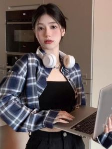 Retro Korean Style Casual Plaid Long Sleeve Shirt Womens Loose Fit Polo Neck Short Length Fashionable Top Commute Simple Polyester