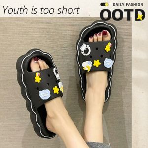 LeaShop รองเท้าผู้หญิงรุ่นใหม่ 🎉 รองเท้าติดตัวการ์ตูน 🦋 ดีไซน์ทันสมัย เอาใจสาย y2k น่ารัก ใช้จ่ายเท่าไร ราคาหลักสิบวัน