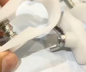 เเพ็ค 5 ชิ้น ที่ล็อคกระบอกก้านมีหู ยึดเหล็กเกี่ยวสายสะพาย ใส่ได้กับเครื่องตัดหญ้าทั่วไป