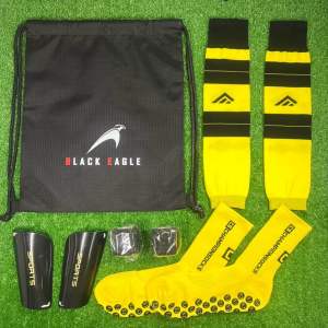 ชุดเซ็ท 5ชิ้น พร้อมแข่ง อุปกรณ์เตะฟุตบอล กระเป๋าถุงผ้ากันน้ำ cotton canvas+ถุงเท้ากันลื่น+ถุงเท้าตัดข้อ+สนับแข้ง+ผ้าเทปล็อค