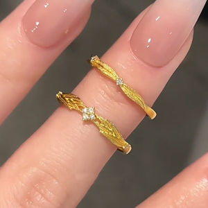 แหวนทองสีเหลืองสไตล์แฟชั่นสำหรับผู้หญิง แหวนนิ้วชี้สีขาวแบบเรียบง่ายและหลากหลาย แหวนนิ้วชี้ดีไซน์ที่ไม่ซ้ำใคร แหวนสุดเก๋สำหรับสวมใส่ในงานวันเกิด