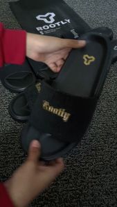 Rootly - Sandal Hitam Gold Pria Kekinian Shift Motif