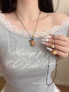 Adorable Wooden Flower KT Cat Star Necklace Womens Versatile Artistic Style Clavicle Chain Small Retro Hanging Neck Sweater Chain