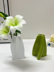 Nordic style plastic vase Spiral minimalist vase imitating ceramics Home garden decoration flowerpot