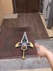 ดาบบินรีโมทคอนโทรล 2.4GHz ควบคุมได้ด้วยท่าทางและรีโมท + หมุน 360° เครื่องบินควบคุมระยะไก ของเล่นเด็ก