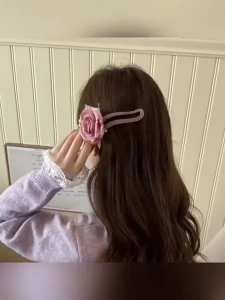 🌹Klip Rambut Rose Hair Clip Bunga Romantic Duckbill Pin Elegant Floral Design Lightweight Secure Hold Cute Accessory