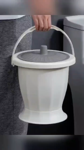 Chamber Pot with Lid Bedside Urinal Urine Bucket Spittoon Chamber Bucket for Female Male Home Use Elderly Women Men Children