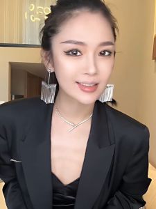 ทันสมัย ต่างหูพู่สวิงยุโรปและอเมริกาขนาดเล็ก ผู้หญิง ยุ้ย ดีไซน์ Sensation อินเทรนด์ เครื่องประดับหูเหล็กไทเทเนียม