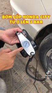Máy Hút Bụi Ô Tô - Máy Bơm Lốp Ô Tô Đa Năng 4 Trong 1 - Hút Bụi Bơm Lốp Xe Đo Áp Suất Lốp Chiếu Sáng Hàng Cao Cấp