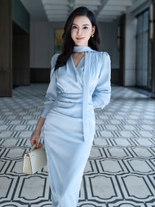 ชุดเดรสผ้าซาตินหรูหรา กระโปรงทรงเอเอวสูง แขนยาว คอวี กระโปรงทรงเอ ชุดราตรียาวปานกลาง สไตล์ย้อนยุค ชุดเดรสผ้าซาติน