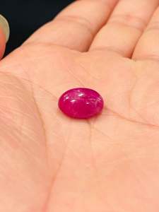 Hạt đá Ruby Hồng tím chuyên làm mặt nhẩn hoặc làm mặt dây chuyền.
