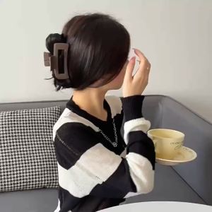 คลิปที่เรียบง่ายสุทธิอุปกรณ์เสริมผม คนิต คลิปสีแดง ขนาดใหญ่ ปลาฉลาม กรุงเทพ