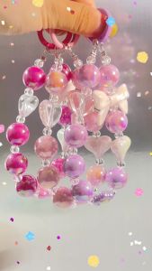 สายรัดข้อมือแฟชั่นคริสตัลอะคริลิคสีสันสดใสสำหรับเคสโซ่โทรศัพท์สายรัดข้อมือสายชาร์จมือถือรูปการ์ตูนน่ารักน่ารักแสนหวานสายโซ่คล้องโทรศัพท์มือถือสำหรับผู้หญิง1ชิ้น