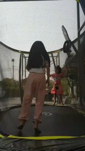 Smartplayonly แทรมโพลีนที่กระโดด รุ่น Superpremium แบบวงรี ขนาด 7X10 ฟุต (2.10X3 เมตร) โครงสร้างแข็งแรงปลอดภัย รับน้ำหนักได้ 300+กก ออกแบบจากนิวซีแลนด์