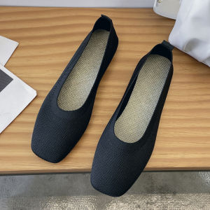 รองเท้าคัทชูฟริ้งสำหรับผู้หญิงรองเท้าคุณยายสีพื้นนิ่มแบบถักระบายอากาศได้ดีแบบเหยียบฉลุลายรองเท้ากอมมิโน่แบบถักไซส์ใหญ่ปากตื้นสำหรับผู้หญิง