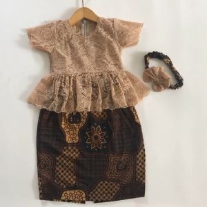 SETELAN KEBAYA ANAK MODEL PEPLUM ROK PANJANG WARNA COKLAT MUDA