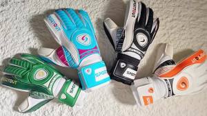 Sportout Goalie Gloves Goalkeeper Gloves with Fingersave Soccer Gloves Breathable Soccer Goalie Gloves 4mm Latex for Kids