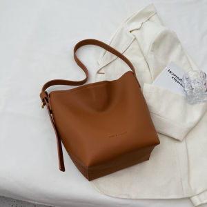 Retro Large Capacity Bucket Bag Fashionable Commuter Crossbody Bag Womens Handbag Soft PU Leather Magnetic Buckle Clasp