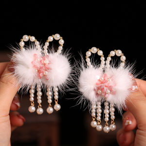 คลิปผมทรงหมุนเวียนสไตล์โบราณสำหรับเด็กผู้หญิง คลิปผมทรงหมุนเวียนตกแต่งด้วยขนแกะและดอกไม้หอมสีชมพู ประดับผมแบบจับจีบสำหรับเด็กผู้หญิง