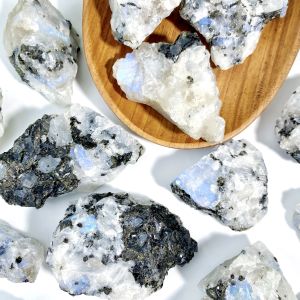 1PC Random Rainbow Moonstone Natural Crystal Raw Stone Birthday gift Party decoration Scene decoration Desktop decoration.